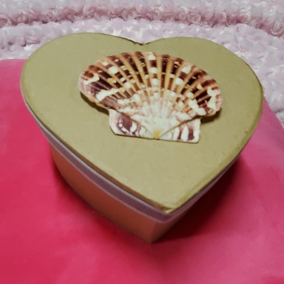 Handcrafted Cut Seashell Sailor's Valentine Pin Flower Petal Brooch - Picture 5 of 5